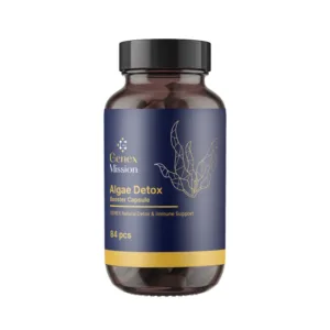 Alga Detox Booster, detaliu eticheta ingrediente, capsule cu extract de clorella si spirulina, unghi frontal. Alga Detox Booster – imagine principală produs, flacon de supliment detox cu alge marine pe fundal alb curat.